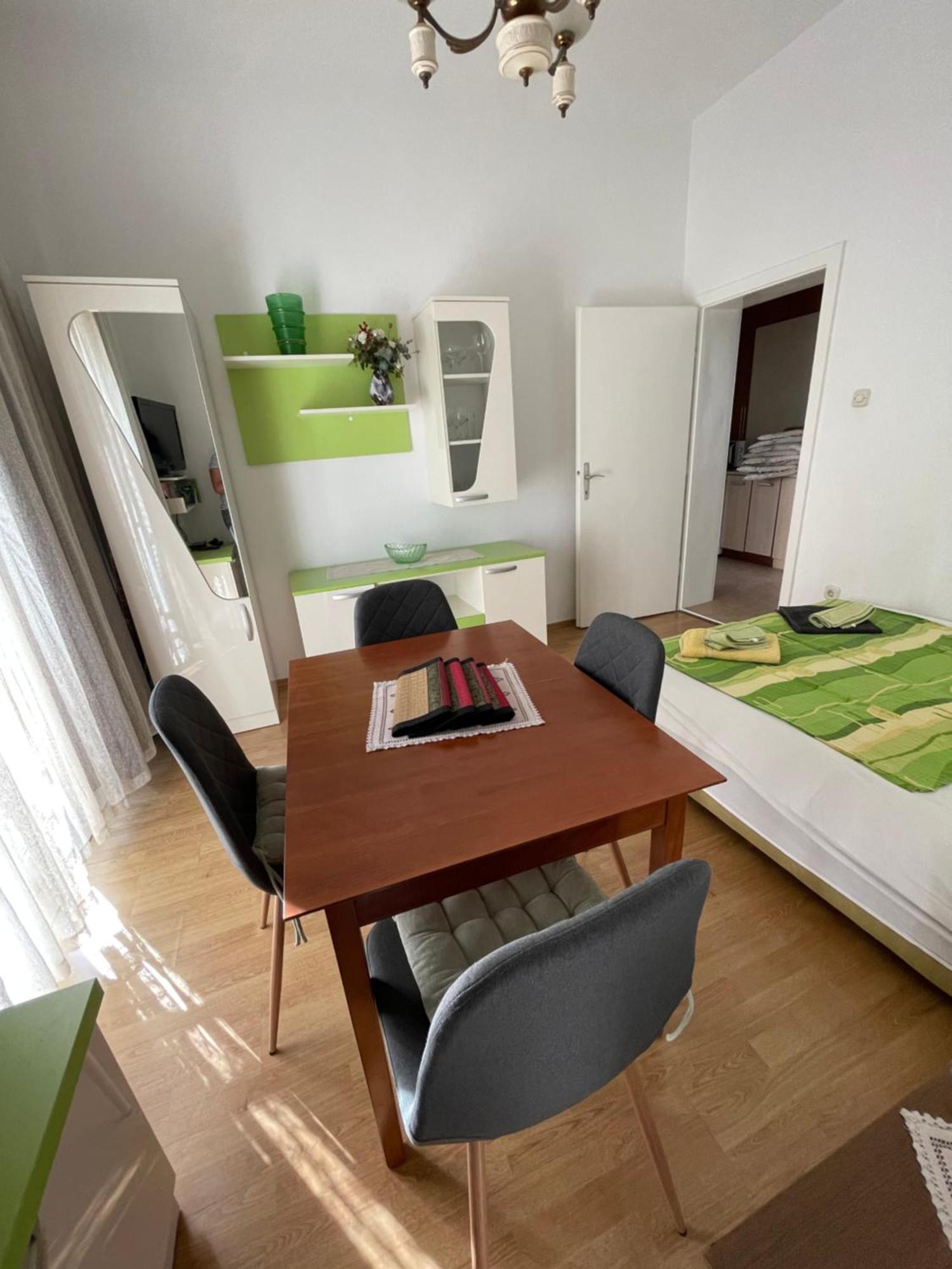 Apartments Villa More *